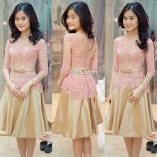 Model dress remaja kombinasi brokat brokat dapat dikombinasi pada baju dress dan didesain dengan modern sehingga menghasilkan baju dress yang modis. 8 616 Likes 506 Comments Vera Anggraini Verakebaya On Instagram Partydress Lace Kebaya Swarovski Evenin Pakaian Pesta Pakaian Wanita Model Pakaian
