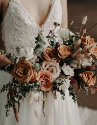 Looking for wedding flower ideas and inspiration? Fall Wedding Bouquets That Are Really Gorgeous Autumn Bouquet Ideas