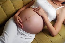 Kebiasaanya, jika anda mengandung anak lelaki, perut anda akan kelihatan ke bawah sedikit. Boleh Tahu Jantina Bayi Dengan Lihat Perut Ibu Ini 5 Mitos Popular Tentang Ramalan Jantina Bayi Gaya Hidup Cari Infonet