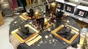 Chic Et Class En Or Et Noir La Table Ephemere Des Fetes 2014 Deco Jour De L An Decoration Table De Noel Deco Table Noel