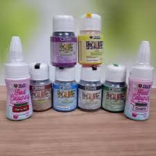 Ya, rebus gula kelapa dengan air sampai menghasilkan air berwarna coklat yang manis dan harum, maka ia telah siap dijadikan pewarna makanan alami untuk masakan kita. Makanan Dan Minuman Lebih Menggoda Dengan 10 Rekomendasi Pewarna Makanan Yang Aman