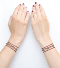 Tatouage Bracelet 20 Modeles Originaux Pour Un Tatouage Poignet