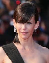 10 célébrités l'ont déjà adoptée. Sophie Marceau Et Sa Frange Sur Le Cote Effilee Ces Celebrites Qui Ont Deja Adopte La Frange Sur Le Cote Elle