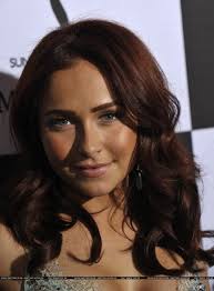 Hayden debuted a radical, new hairstyle on twitter, her first post on social media in nearly a year. Hayden Panettiere With Dark Auburn Hair Hair Inspiration Color Hair Styles Hair