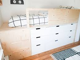 Creeer Een Bed Met Een Ikea Ladekast Ikea Yatak Odasi Ikea Fikirleri Mobilya Fikirleri