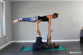 Helping yogis, of any level, discover all the wonders of yoga. Intro To Acroyoga 5 Beginner Acroyoga Poses To Try Yogiapproved Com