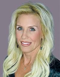 Amanda Dyess's Instagram, Twitter & Facebook