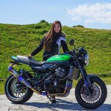 ruriko s instagram post strikerさんのカスタムコンプリートマシン z900rsはとてもレーシーでした ハンドルが調節可能なセパハンや フルエキゾーストマフラー その他沢山の豪華装備なデモ車両 走ってるとss乗ってるのかな セパハン バイク 女子