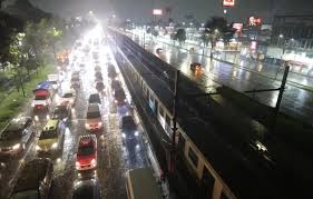 Metro activa marcha de seguridad debido a la presencia de lluvia