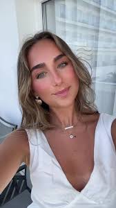 Eva Burns (@evaburnss)