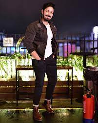 Pair with chinos to complete your office style. The Most Versatile Shoe Chelsea Boots Is My Go To Shoe From Casuals To Semi Formals This Shoe Does It All Perfect For Win Chelsea Boots Semi Formal Casual