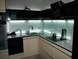 modern kitchen glass backsplash