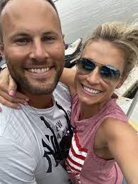 Melanie Arnett's Instagram, Twitter & Facebook