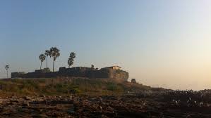 A cycling visit to Madh Fort