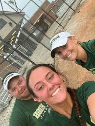 Ellen Hare's Instagram, Twitter & Facebook