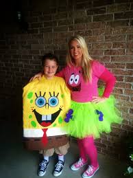 Mom And Son Diy Spongebob And Patrick Costume Baby Halloween Costumes Baby Costumes Baby Halloween Costumes For Boys