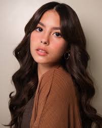 GLOWING KENDRA 😍 Kendra Kramer, the daughter of celebrity couple Chesca  and Doug Kramer, has been wowing her followers with stunning portraits  shared