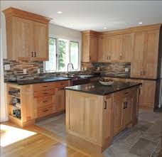 Executive Cabinetry S Shaker 3 Door Style In A Beautiful Red Birch With A Natural Waterborne Stain Kitchen Remodel Kitchen Design Kitchen