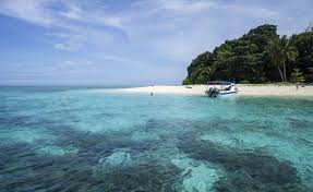 Pulau ini membentang sepanjang 2.400 kilometer dari barat laut ke timur tenggara dan memiliki lebar sebagian besar dari pulau ini merupakan wilayah republik indonesia. 21 Pulau Di Sabah Yang Cantik Di Mata Dekat Di Hati