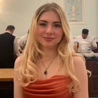 100+ perfiles de «Elinor»