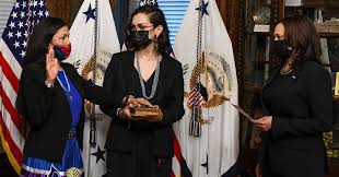 Looking for good quality thailand kleidung at the lowest prices? Deb Haaland Schreibt Geschichte Und Kleidet Sich Dafur