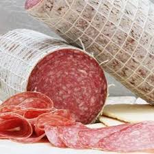 Salame Milano E Un Grosso Fino A 2 O 3 Kg Impasto Di Carne Suina E Bovina Macinato Fine A Grana Di Riso E Insaccato In Crespo Salumi Italiani Cibo Ricette