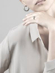 Home Page Galeries Du Diamant Gold Solitaire Ring Platinum Earrings White Gold Solitaire
