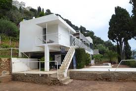 After the war, le corbusier continued to stalk the house, writing eileen gray out of history by spreading the false information that it was badovici who was the true builder. Villa E 1027 Eileen Gray Cap Martin Ton De Preter Flickr