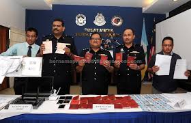 Itu merupakan langkah yang sepatutnya diambil bila kita berhadapan dengan scammer atau orang yang tidak dikenali di internet. Sindiket Macau Scam Tumpas Di P Pinang Utusan Borneo Online