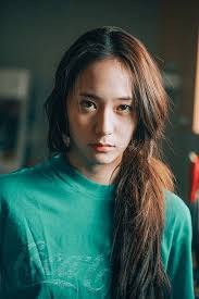 ឈប់ធ្វើតារាចម្រៀង Krystal Jung បាត់មុខយូរនៅតែស្អាត