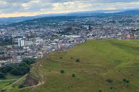 It is also the site of a large and well preserved fort. Arthur S Seat In Edinburgh Fantastischer Ausblick