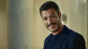 Excitement peaks when leyla and cem get closer. Cam Tavanlar Cem Kimdir Cam Tavanlar In Cem I Kubilay Aka Kac Yasinda Aslen Nereli