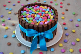 Torta Kit Kat Smarties Lucake Torte Allegre Torte Torte Di Compleanno