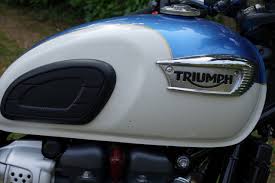 8.87 lakh to 9.00 lakh in india. La Triumph Bonneville T100 2017 La Reference Evolue