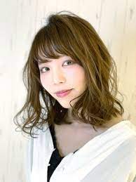 肩に掛かる長さのミディアムパーマスタイル パーマスタイル ミディアム パーマ ヘアースタイル