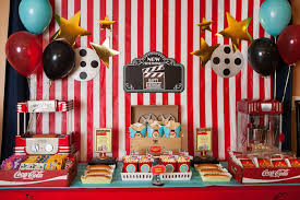 Centros de mesa para noivos músicos. 1001 Ideas For Planing A Fun Celebration 60th Birthday Party Ideas