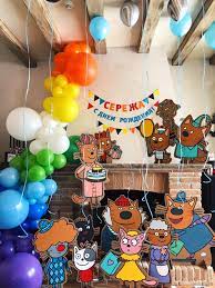 fotozona iz kartona so vsemi geroyami multika tri kota detskie dni rozhdeniya pervye dni rozhdeniya detskaya vecherinka