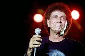 Gong 2000 merupakan grup miniatur dari god bless karena sebagian besar personelnya dari god bless. Achmad Albar Menanti Kejujuran Lirik Dan Kunci Gitar