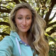 Heather Beagle's Instagram, Twitter & Facebook