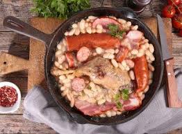 Saucisse De Toulouse Aux Haricots Blancs Fondants Recette Recette Cassoulet Cuisine Francaise Traditionnelle Cassoulet