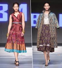 Namun di tangan susan zhuang, kain tenun juga bisa menjadi gaun pesta yang mewah dan glamor. 15 Trend Terbaru Baju Model Modifikasi Kain Tenun Maria Space