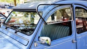 Et les voitures de polices qui poursuivent morzini. Assurance Citroen 2 Cv Mascotte Assurances
