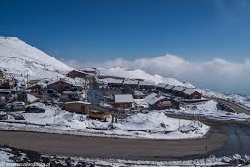 Otrzymaj 19.680 s stockowego materiału wideo etna eruption 19 july 2019 z 25 kl./s. Wulkan Etna I Caltagirone W Kuzni Hefajstosa Przekraczajac Granice