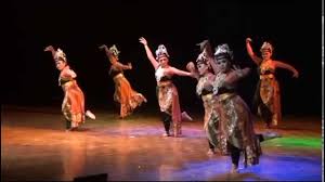 Tari margapati ini konon katanya menceritakan tentang kesalahan dalam perjalanan hidup seorang perempuan. Saman Formid 2015 9 Srikandi 2 Arjuna By Formid E V