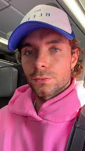 Evan Lowe's Instagram, Twitter & Facebook