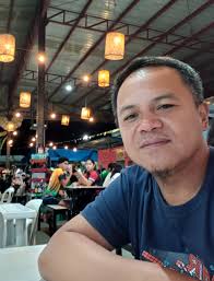 Creatively repairing a hole in jeans🐞