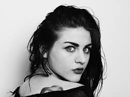 Ver más ideas sobre frances bean cobain, uñas francesas, kurt cobain. Frances Bean Cobain Trivia 40 Fascinating Facts About The Visual Artist Useless Daily Facts Trivia News Oddities Jokes And More