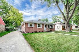 Call The Todd Wiese Homeselling Team At 920 406 0001 With Questions Or To Schedule A Viewing Of This Fantastic Home Home House Styles Mansions