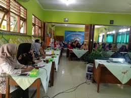 > nonton film sub indo. Magang 3 Sd N Jaranan