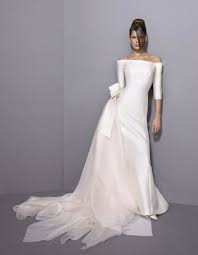 Gli abiti da sposo giorgio armani possono essere acquistati negli store del brand, dislocati in tutto il mondo e se vogliamo trovare quello più vicinob a noi si può consultare il sito ufficiale armani.it. 2009 Collection Fashionbride S Weblog Page 35 Wedding Dresses Modest Wedding Dresses Bridal Dresses